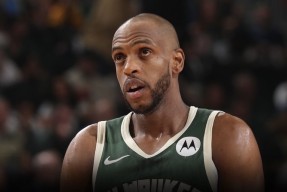 开云注册 -布鲁克林篮网vs密尔沃基雄鹿